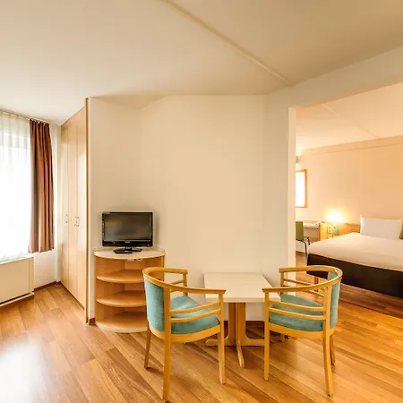 Aachen-hbf מלון