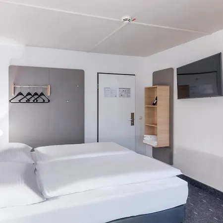 Ibis Hauptbahnhof Hotel 2*