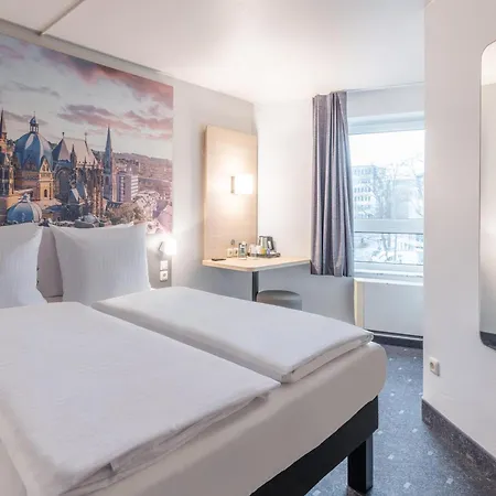 Ibis Hauptbahnhof Hotel 2*